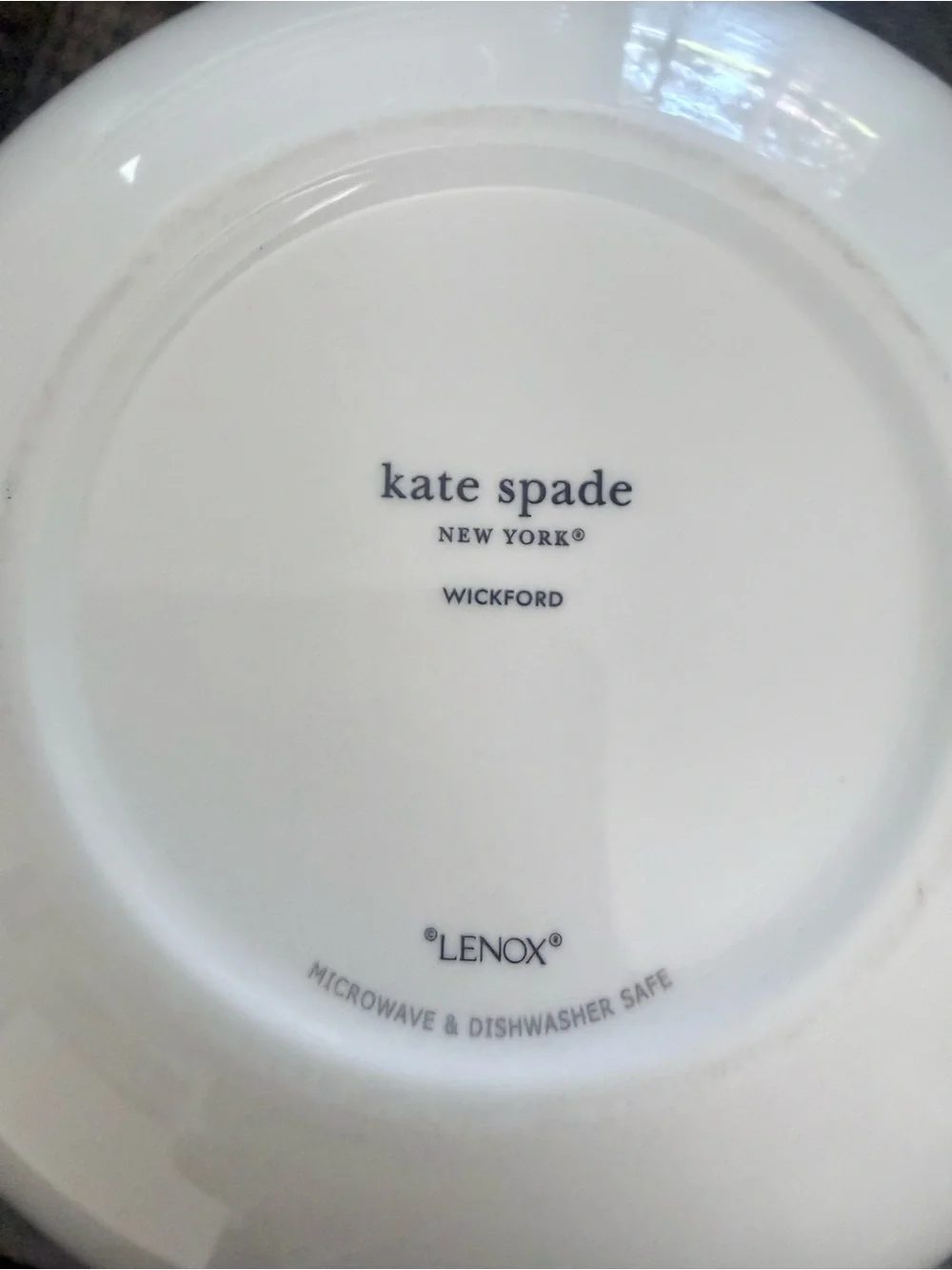 Kate Spade New York Wickford by Lennox 12 Piece Dinnerware Set. Service for 4.